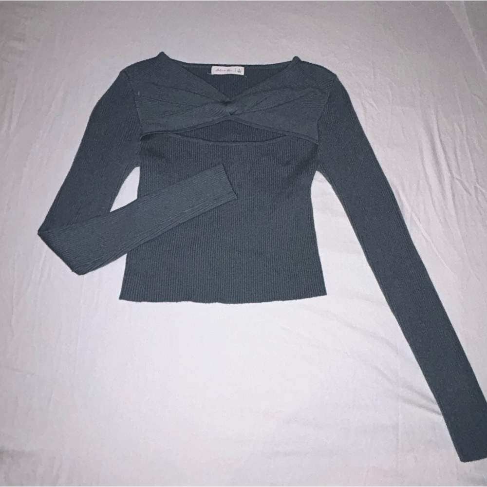 Dark Green long sleeve top cute cut out size small